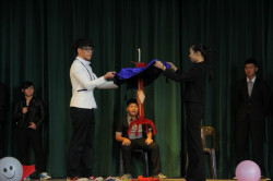 魔术学会导师温淑欣与社员呈献精彩的魔术表演